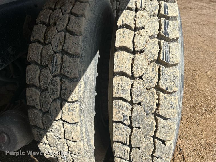 image for item DQ0891 1997 Ford LT9000  dump truck