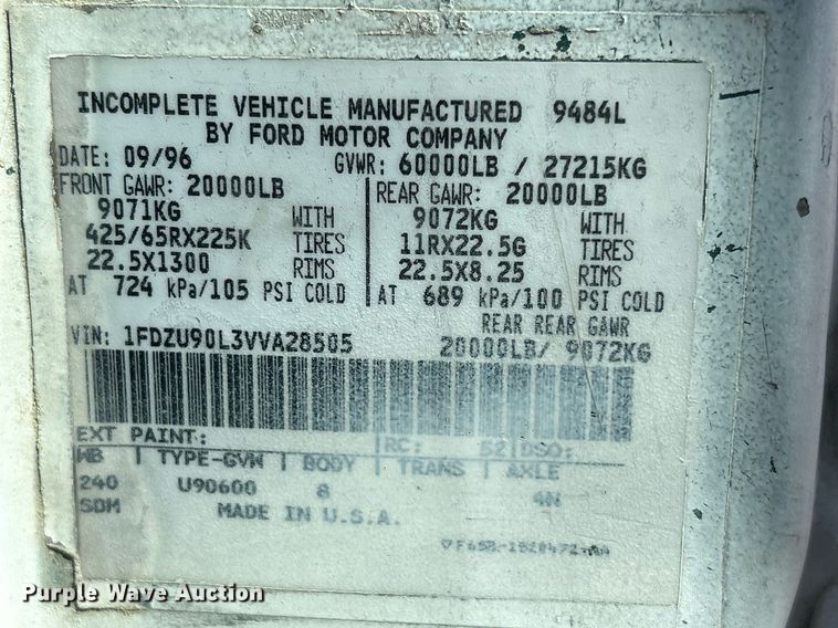 image for item DQ0891 1997 Ford LT9000  dump truck