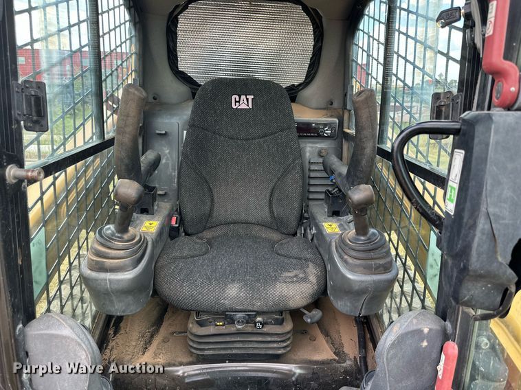 image for item DQ1340 2015 Caterpillar 259D  tracked skid steer loader