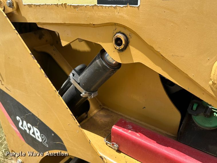 image for item DQ1341 2008 Caterpillar 242B2  skid steer loader