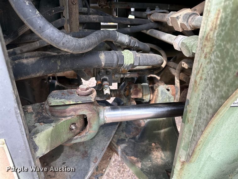 image for item DQ1366 1983 International M100A  wheel loader