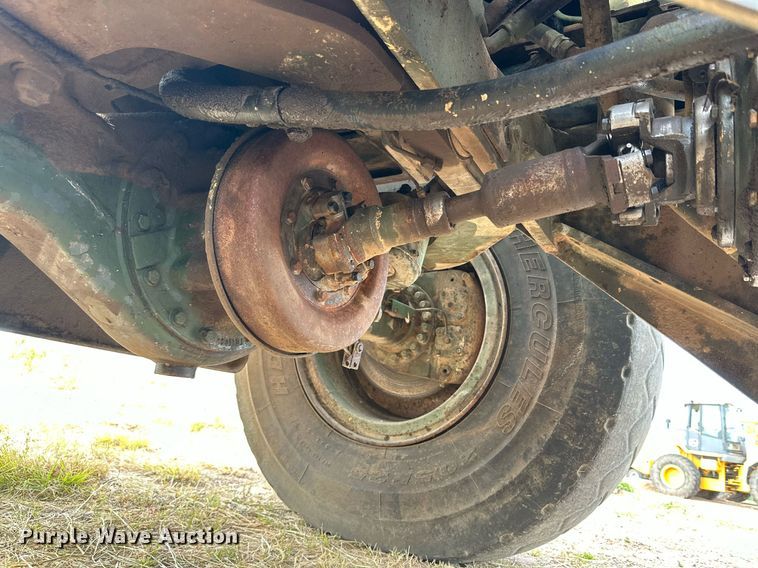 image for item DQ1366 1983 International M100A  wheel loader