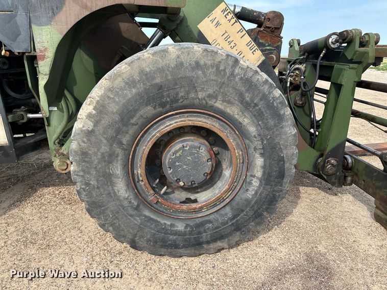 image for item DQ1366 1983 International M100A  wheel loader