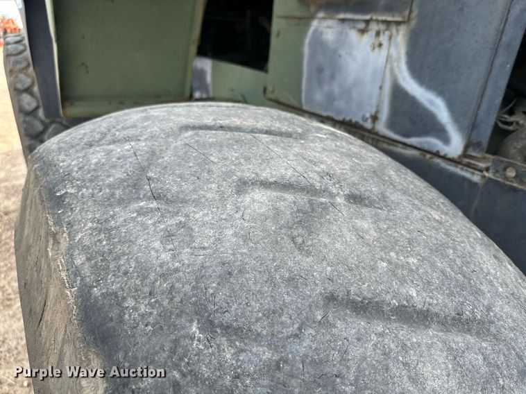 image for item DQ1366 1983 International M100A  wheel loader