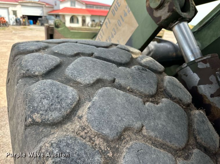 image for item DQ1366 1983 International M100A  wheel loader