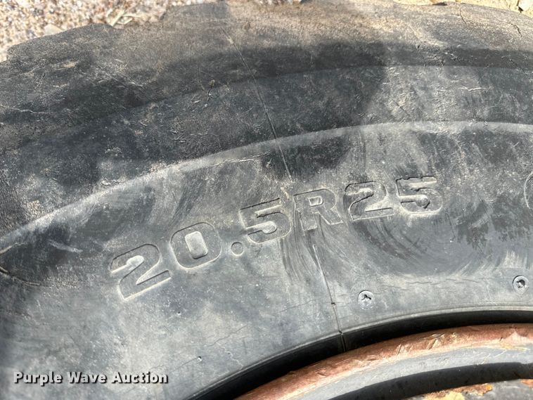 image for item DQ1366 1983 International M100A  wheel loader