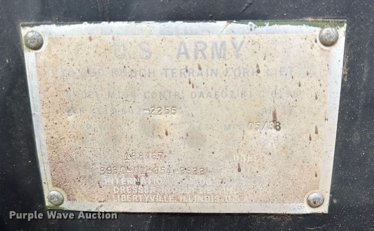 image for item DQ1366 1983 International M100A  wheel loader