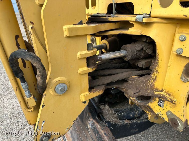 image for item DQ1368 2009 Vermeer RTX750  trencher