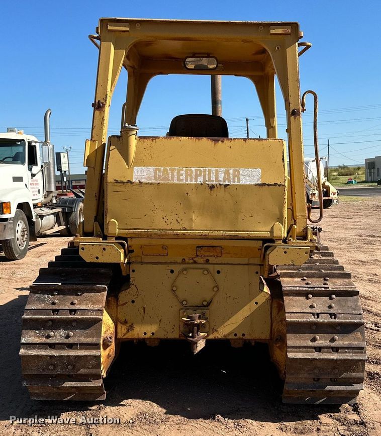 image for item DQ1371 1984 Caterpillar D6D  dozer