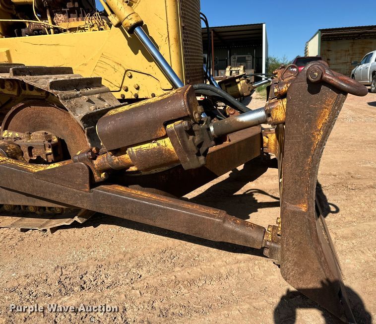 image for item DQ1371 1984 Caterpillar D6D  dozer