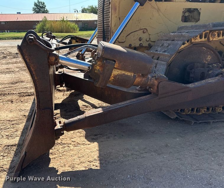 image for item DQ1371 1984 Caterpillar D6D  dozer