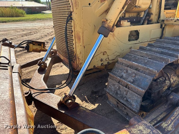 image for item DQ1371 1984 Caterpillar D6D  dozer