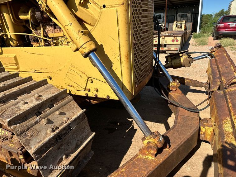 image for item DQ1371 1984 Caterpillar D6D  dozer