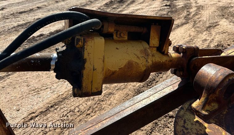 image for item DQ1371 1984 Caterpillar D6D  dozer