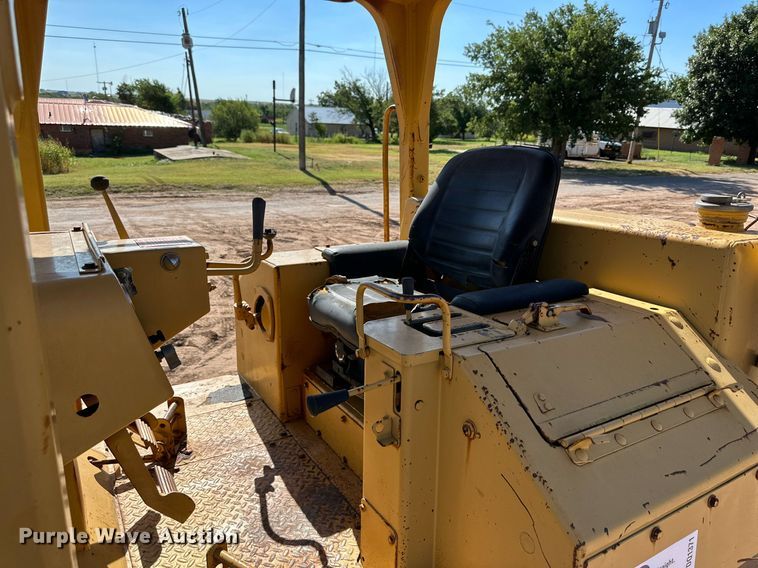 image for item DQ1371 1984 Caterpillar D6D  dozer