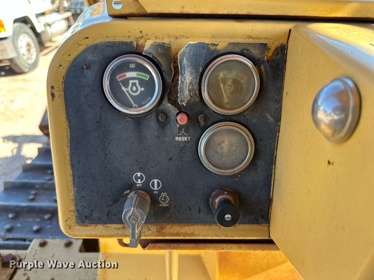 image for item DQ1371 1984 Caterpillar D6D  dozer