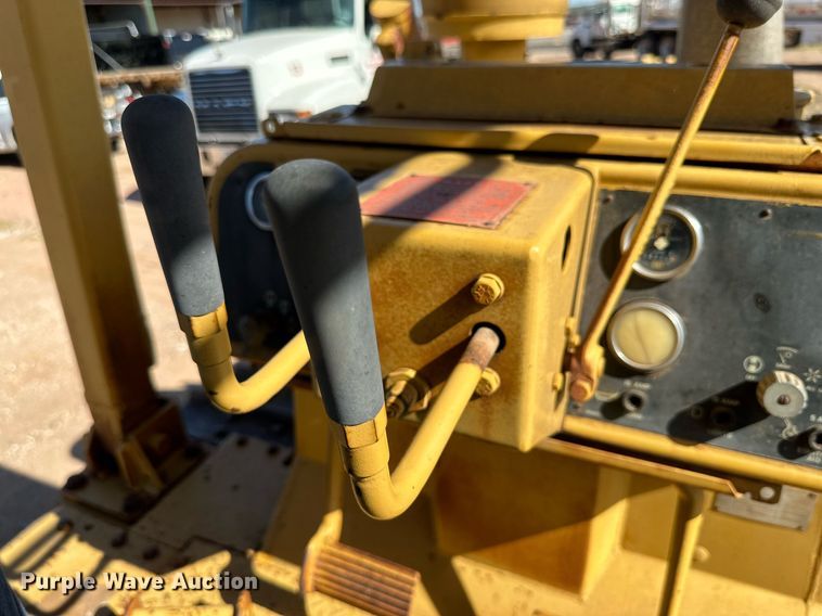 image for item DQ1371 1984 Caterpillar D6D  dozer