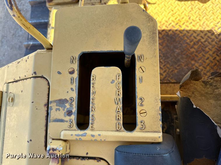 image for item DQ1371 1984 Caterpillar D6D  dozer