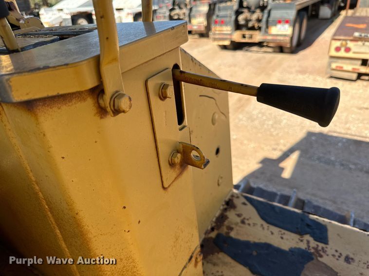 image for item DQ1371 1984 Caterpillar D6D  dozer