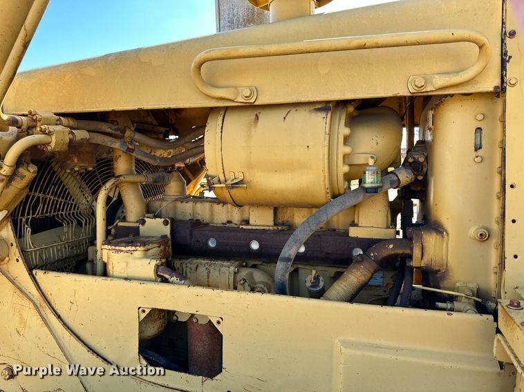image for item DQ1371 1984 Caterpillar D6D  dozer