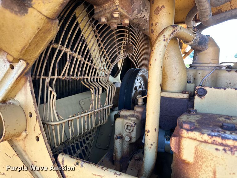 image for item DQ1371 1984 Caterpillar D6D  dozer