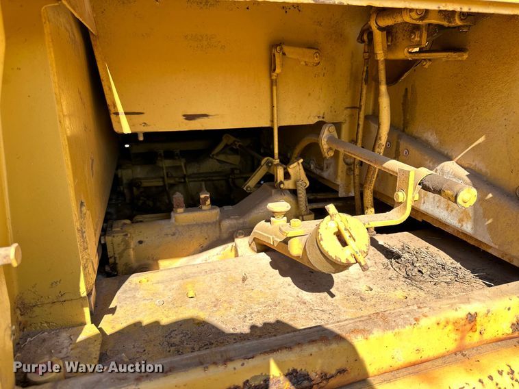 image for item DQ1371 1984 Caterpillar D6D  dozer
