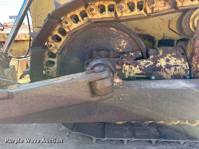 image for item DQ1371 1984 Caterpillar D6D  dozer