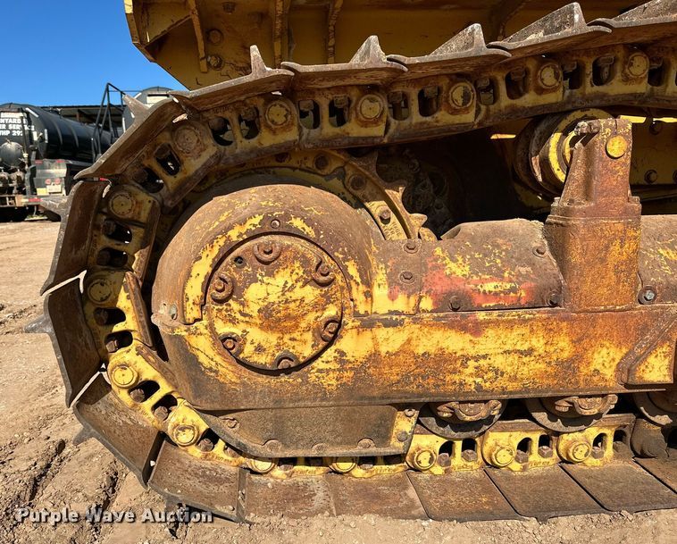 image for item DQ1371 1984 Caterpillar D6D  dozer