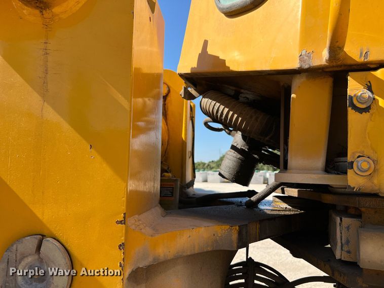 image for item DQ2144 1996 John Deere 644G  wheel loader