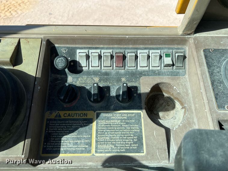 image for item DQ2144 1996 John Deere 644G  wheel loader