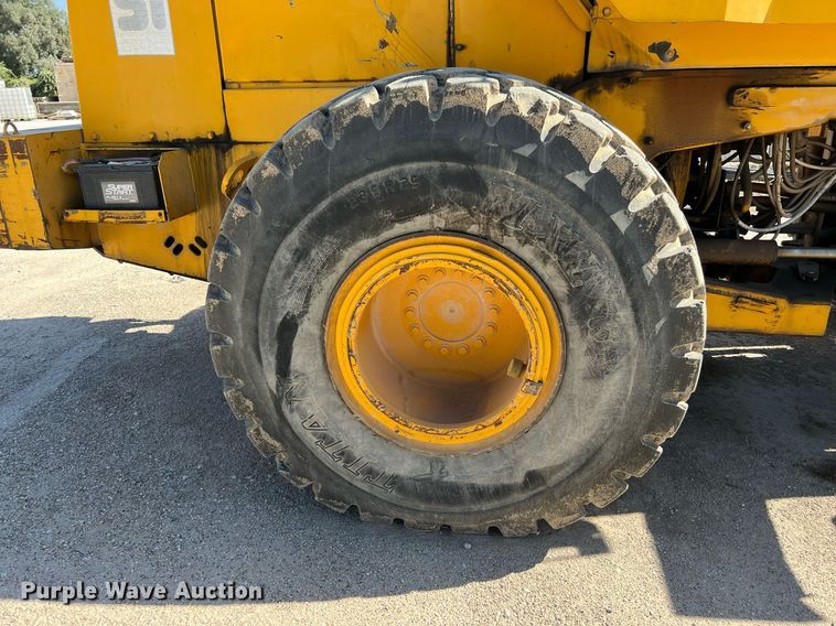 image for item DQ2144 1996 John Deere 644G  wheel loader