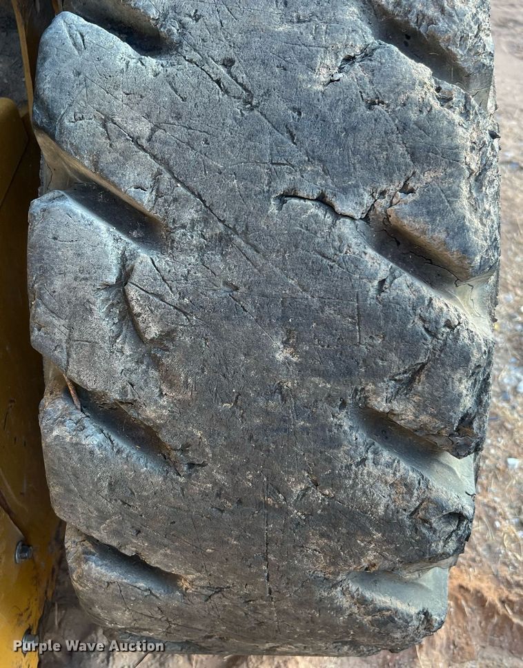 image for item DQ2200 2014 Caterpillar 272DXHP  skid steer loader