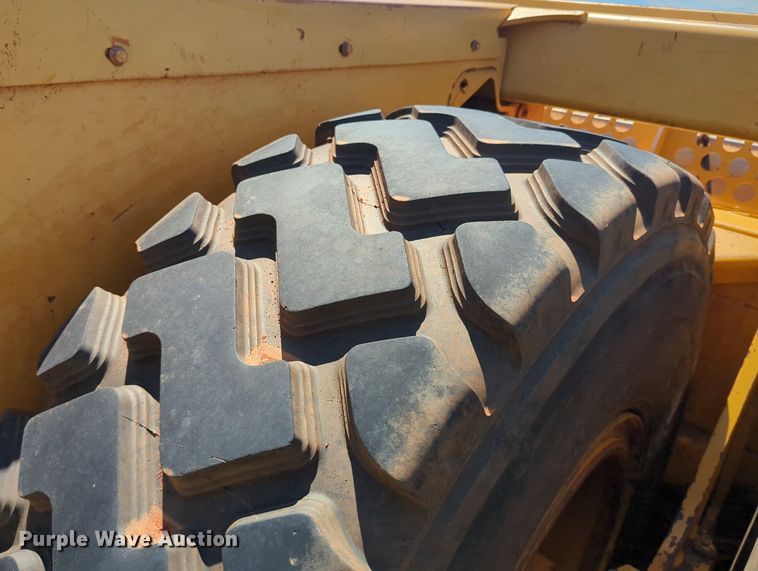 image for item DR6990 2012 John  Deere 1810E  scraper