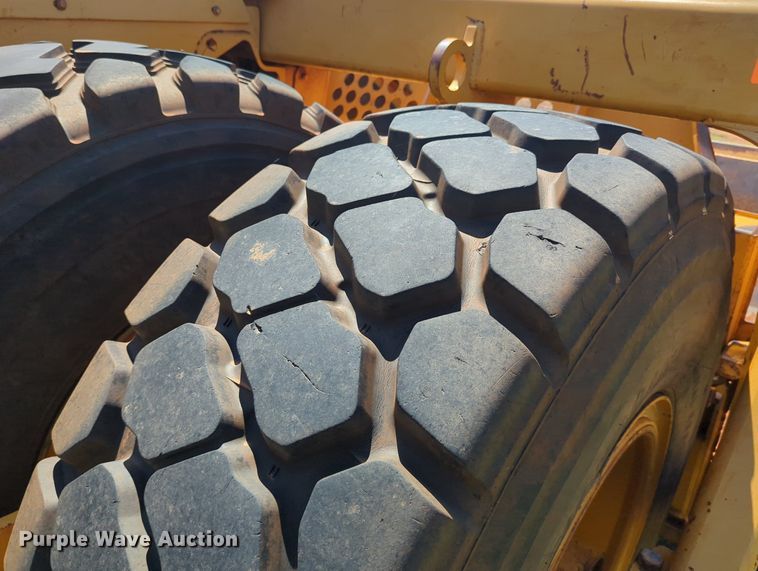 image for item DR6990 2012 John  Deere 1810E  scraper