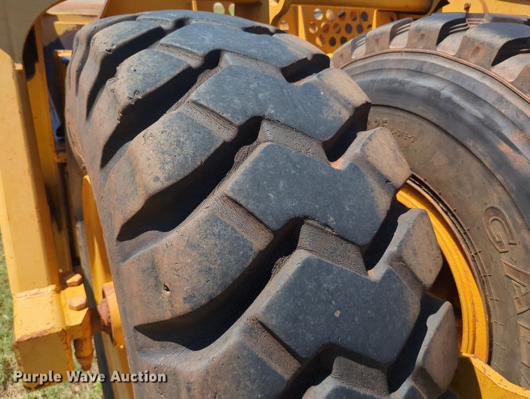 image for item DR6990 2012 John  Deere 1810E  scraper