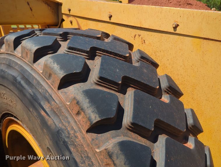 image for item DR6990 2012 John  Deere 1810E  scraper