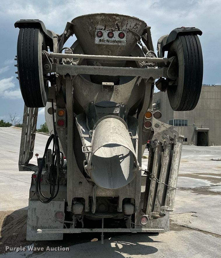 image for item DS2132 2015 Kenworth W900  ready mix truck