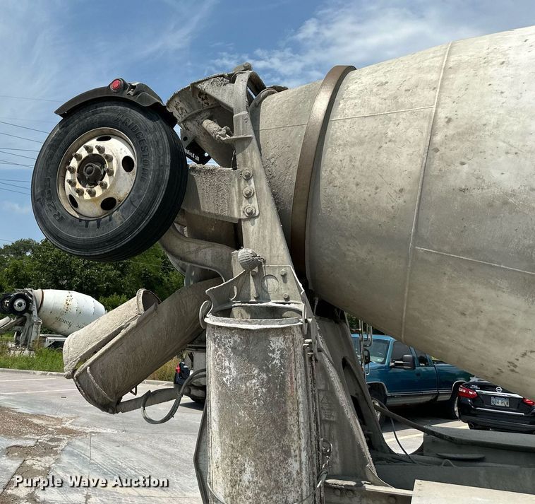 image for item DS2132 2015 Kenworth W900  ready mix truck