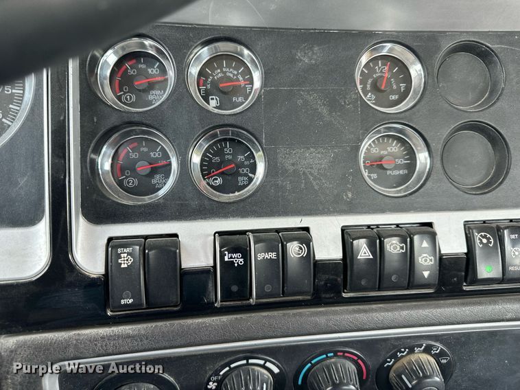 image for item DS2132 2015 Kenworth W900  ready mix truck