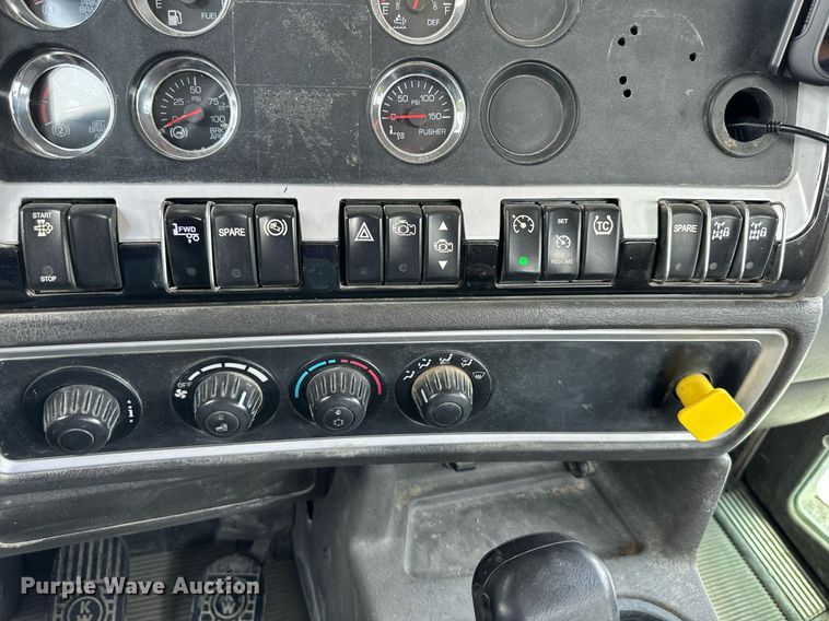 image for item DS2132 2015 Kenworth W900  ready mix truck