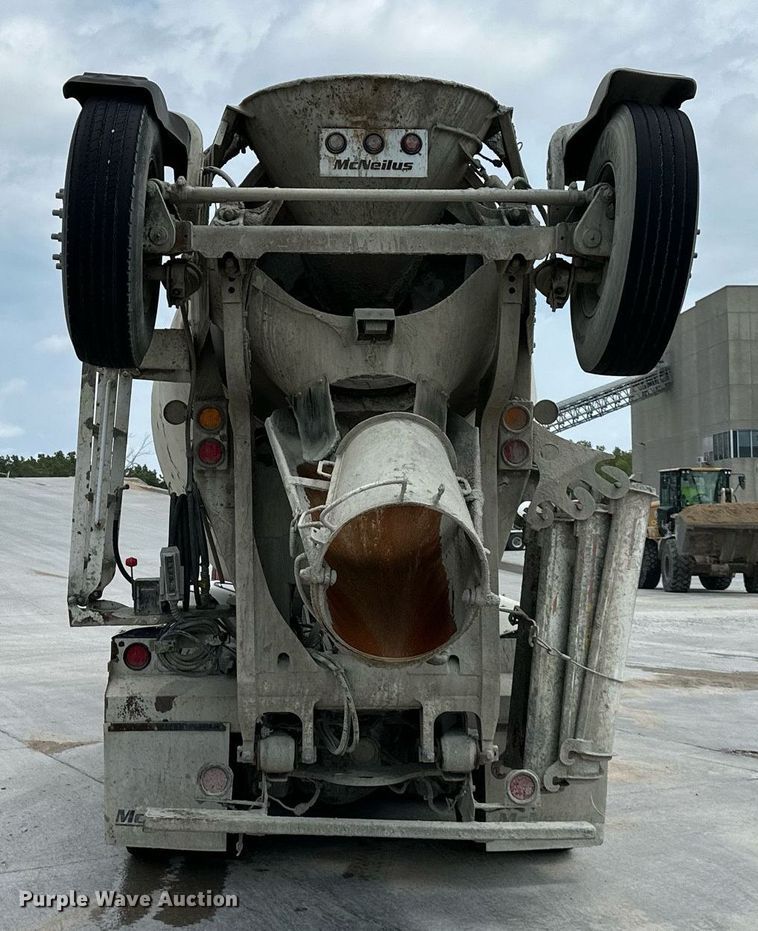 image for item DS2133 2015 Kenworth W900  ready mix truck