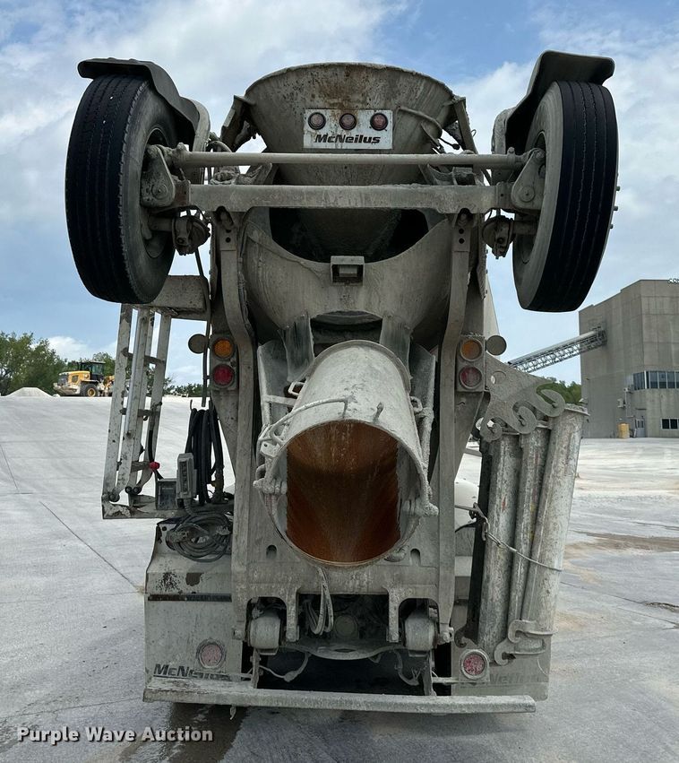 image for item DS2133 2015 Kenworth W900  ready mix truck