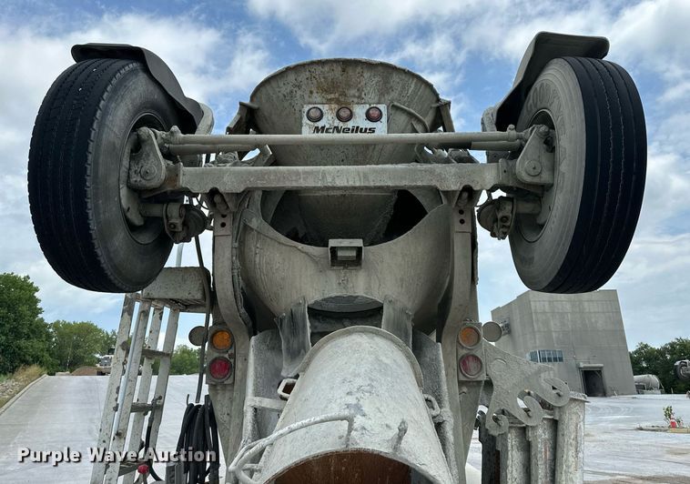 image for item DS2133 2015 Kenworth W900  ready mix truck