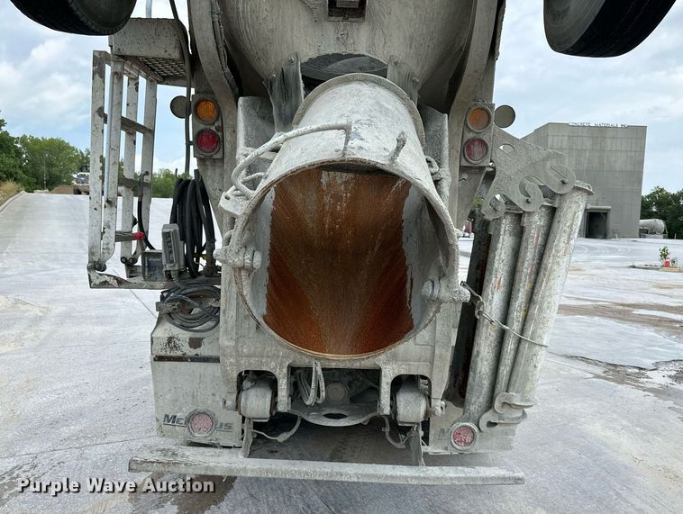 image for item DS2133 2015 Kenworth W900  ready mix truck