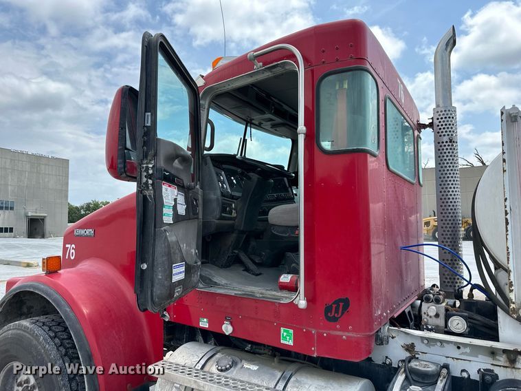 image for item DS2133 2015 Kenworth W900  ready mix truck