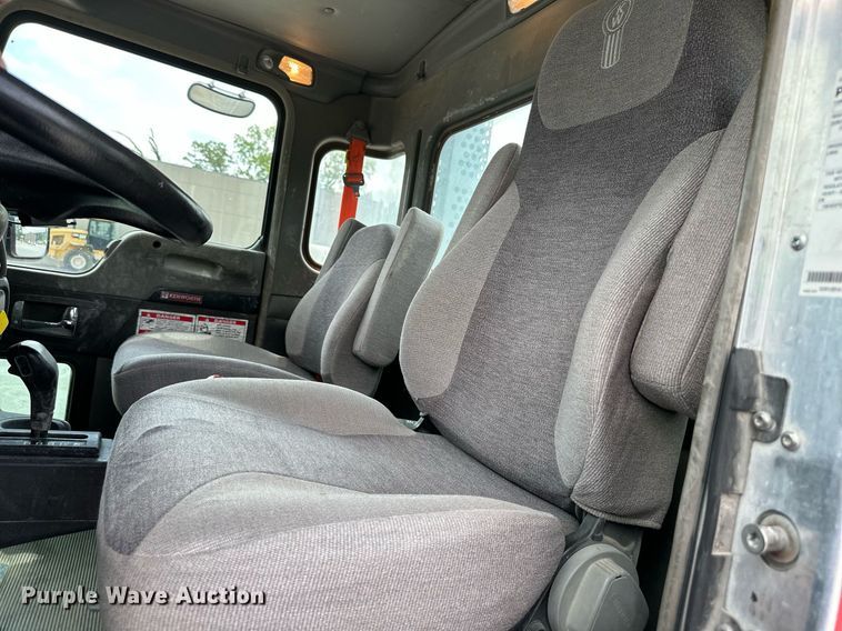 image for item DS2133 2015 Kenworth W900  ready mix truck