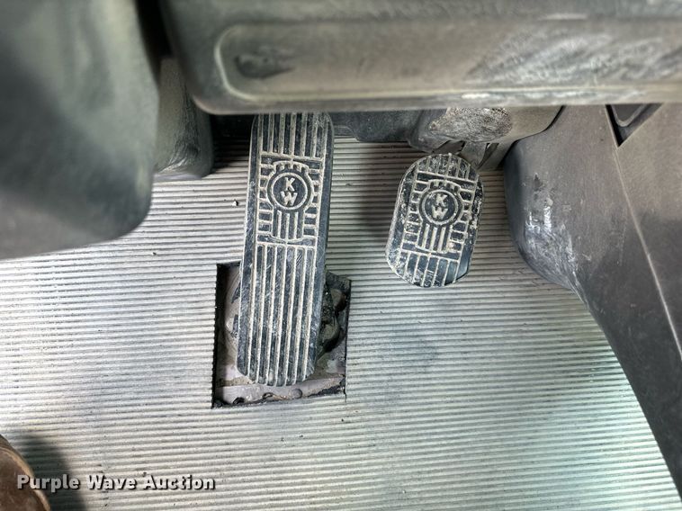 image for item DS2133 2015 Kenworth W900  ready mix truck