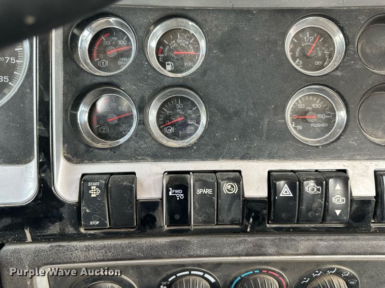 image for item DS2133 2015 Kenworth W900  ready mix truck