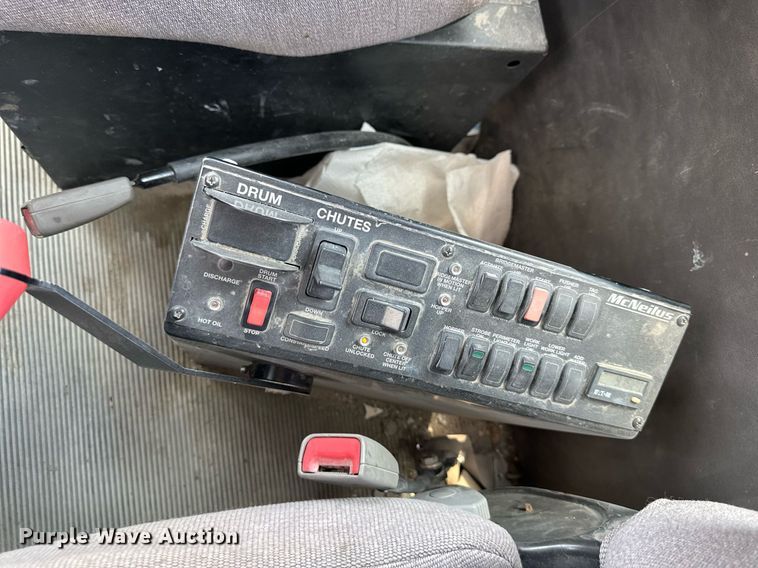 image for item DS2133 2015 Kenworth W900  ready mix truck