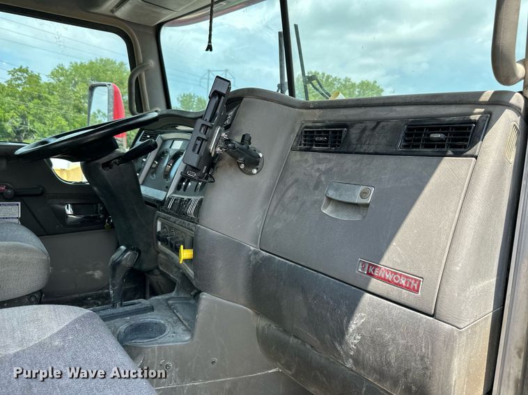 image for item DS2133 2015 Kenworth W900  ready mix truck